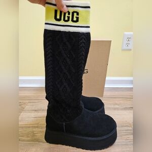 UGG Classic Sweater Letter, black, size US 9